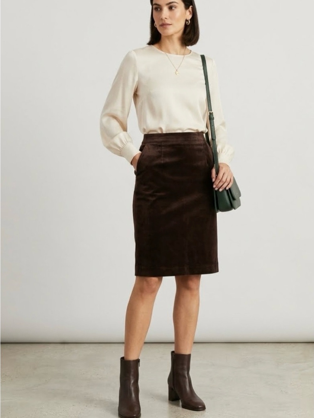Vintage Women’s Hugo Buscati Brown Velvet Pencil Skirt - size 8